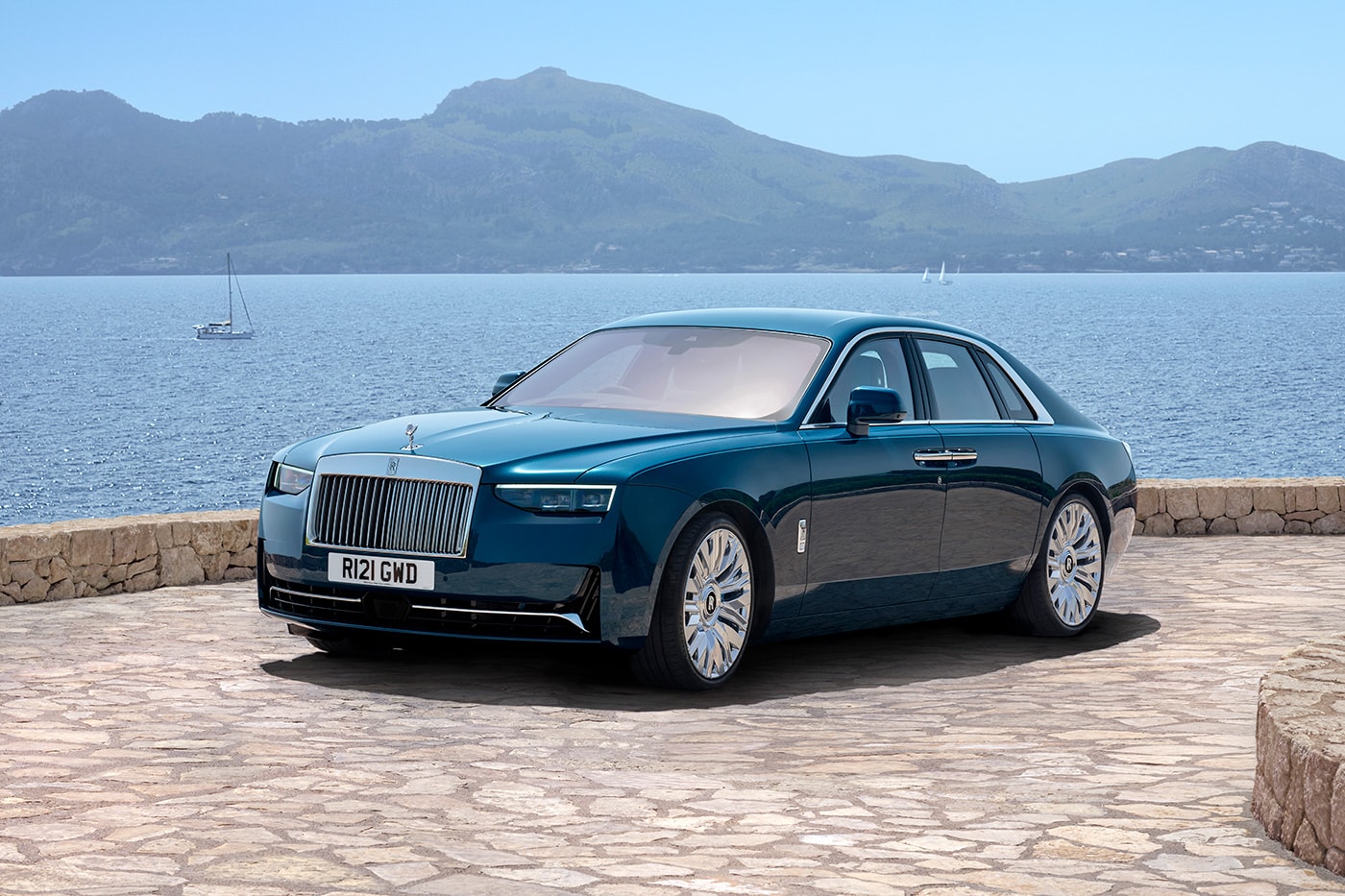 웅장함과 세련됨이 공존하는 롤스로이스 고스트 시리즈 II & 블랙 배지 고스트 시리즈 II 시승기