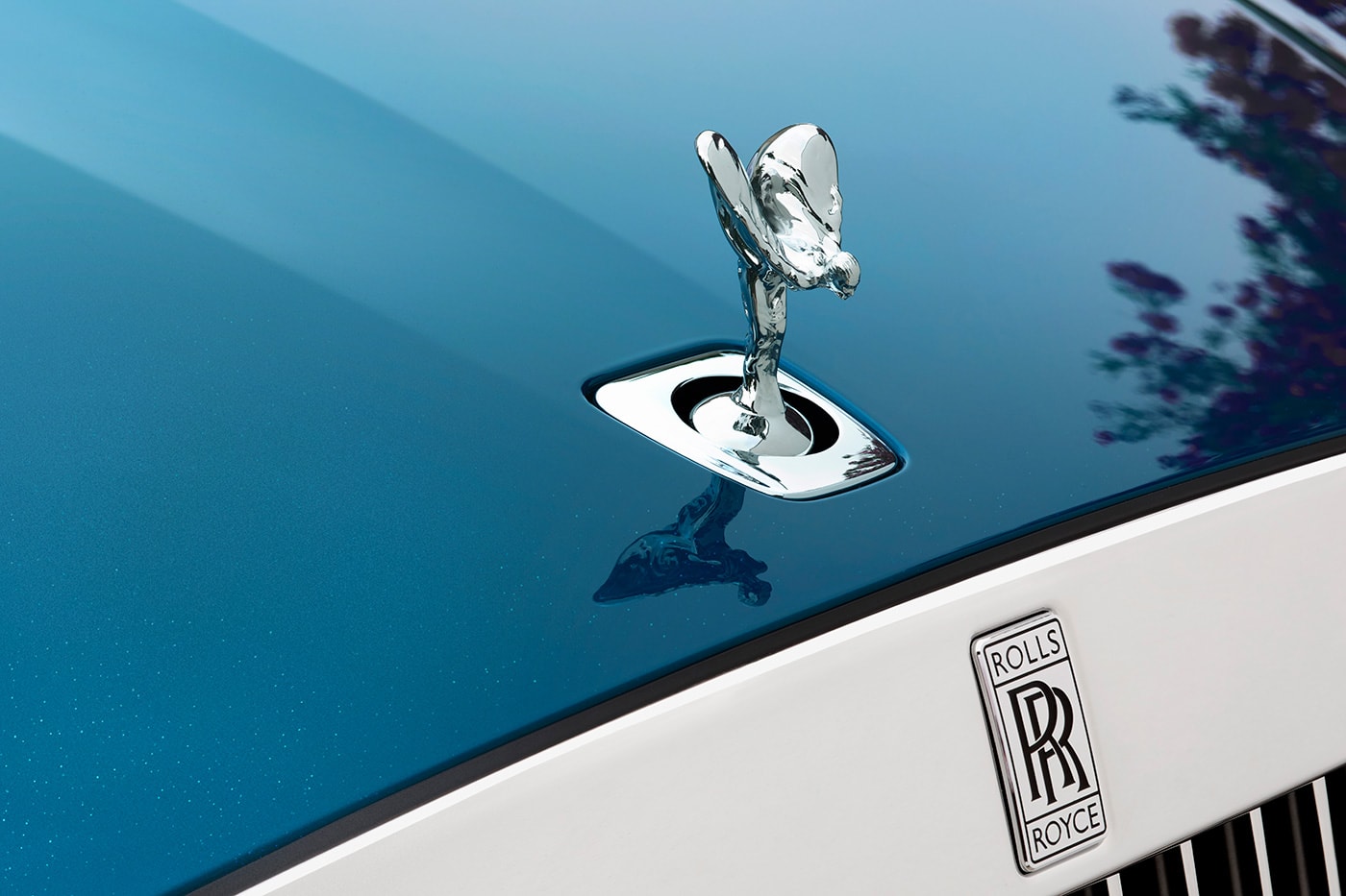 웅장함과 세련됨이 공존하는 롤스로이스 고스트 시리즈 II & 블랙 배지 고스트 시리즈 II 시승기