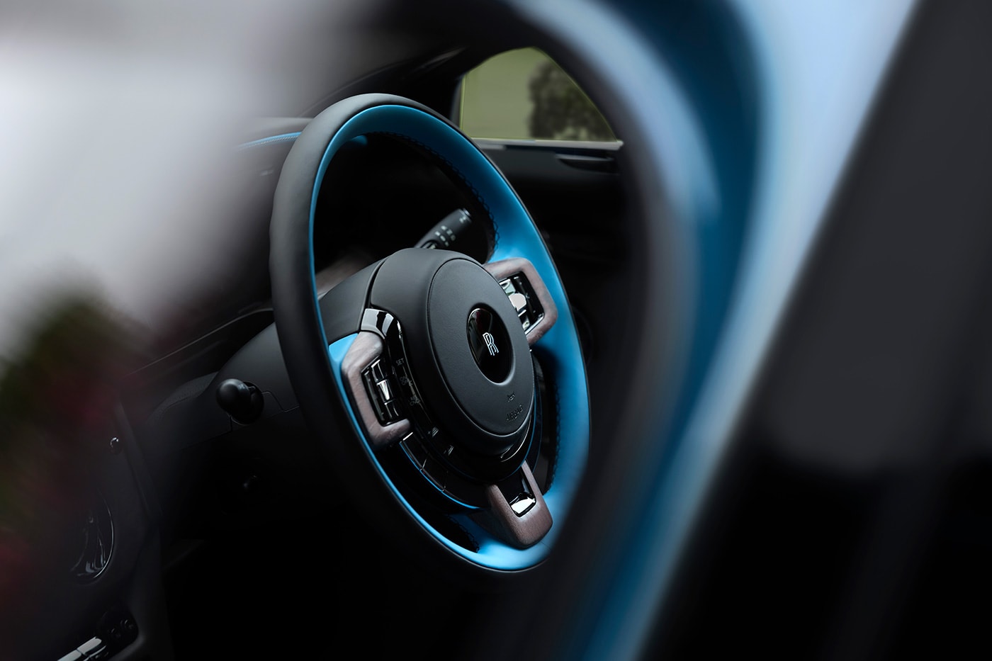 웅장함과 세련됨이 공존하는 롤스로이스 고스트 시리즈 II & 블랙 배지 고스트 시리즈 II 시승기