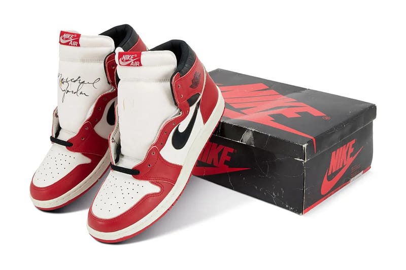 마이클 조던 사인이 새겨진 에어 조던 1 ‘시카고’가 경매에 올랐다