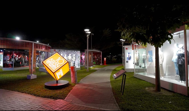 아시아 디자이너 10인의 전시를 통해 패션 산업의 미래를 보다