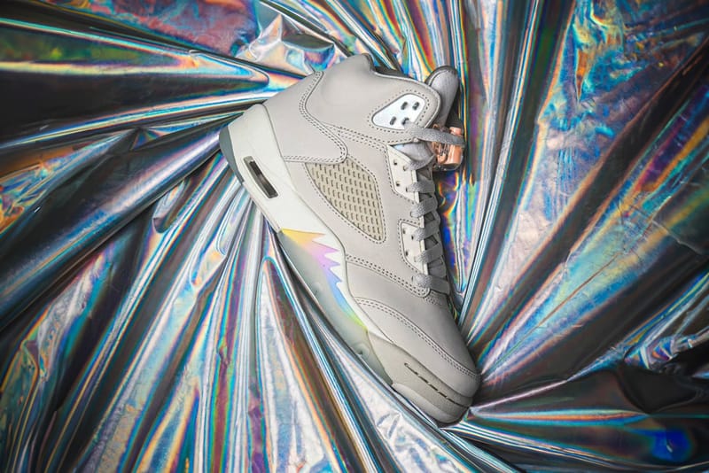 에어 조던 5 ‘뱀의 해’ 스니커가 공개됐다