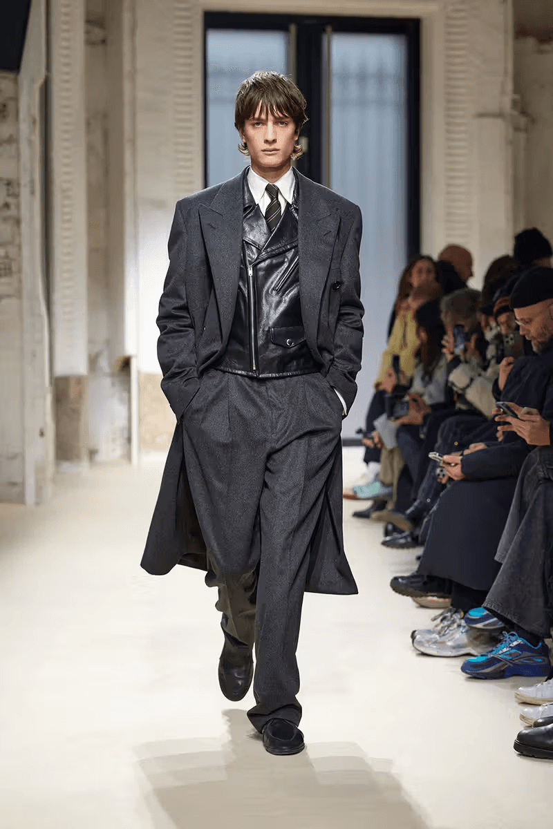 오라리 2025 FW 컬렉션 공개