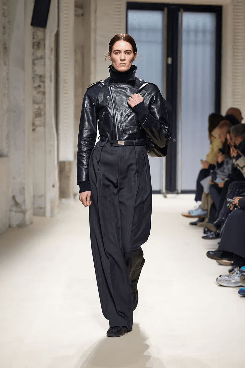 오라리 2025 FW 컬렉션 공개