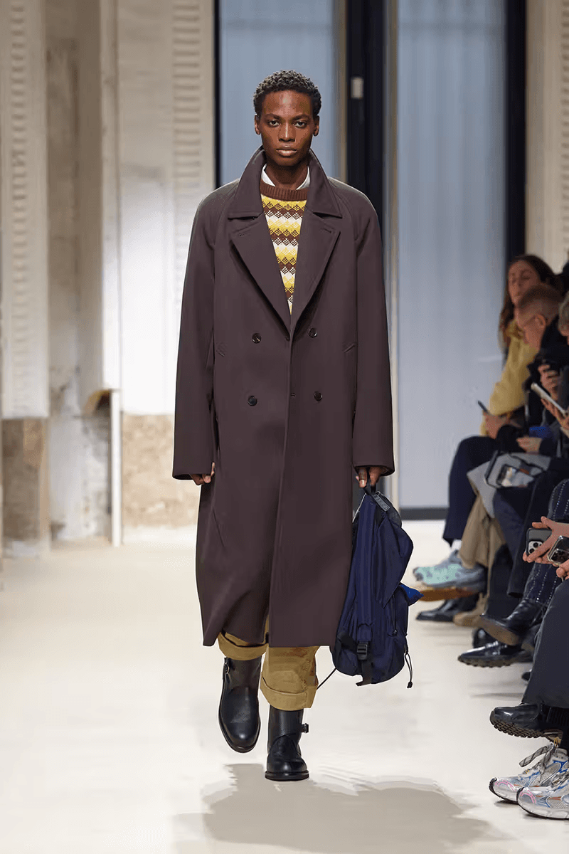 오라리 2025 FW 컬렉션 공개