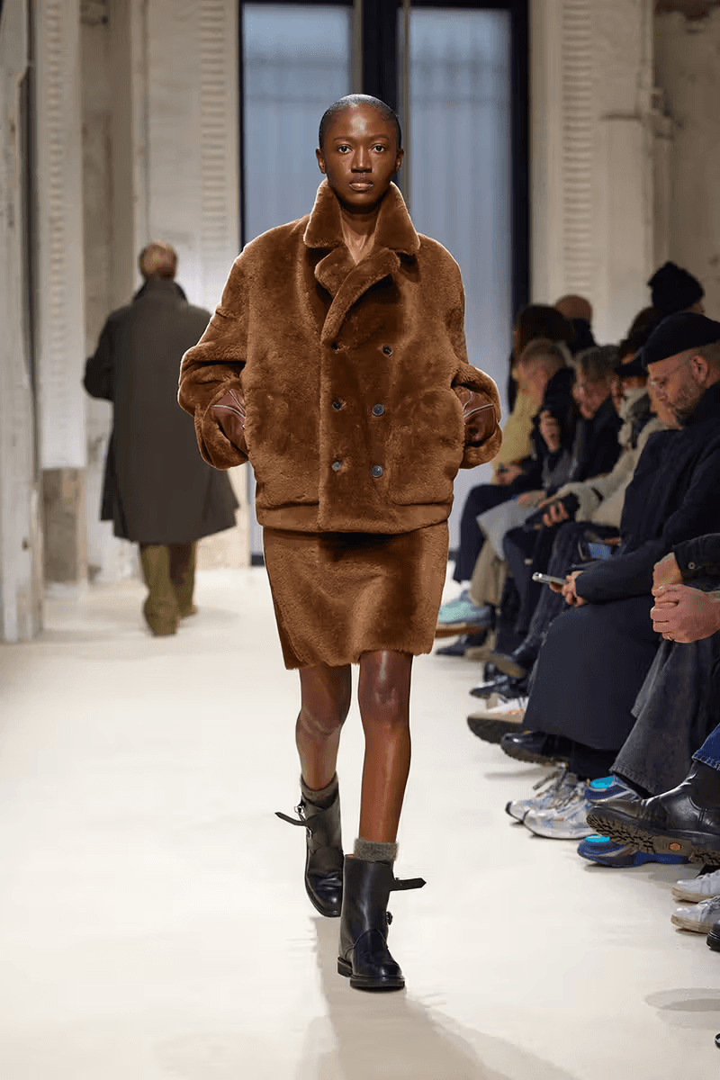 오라리 2025 FW 컬렉션 공개