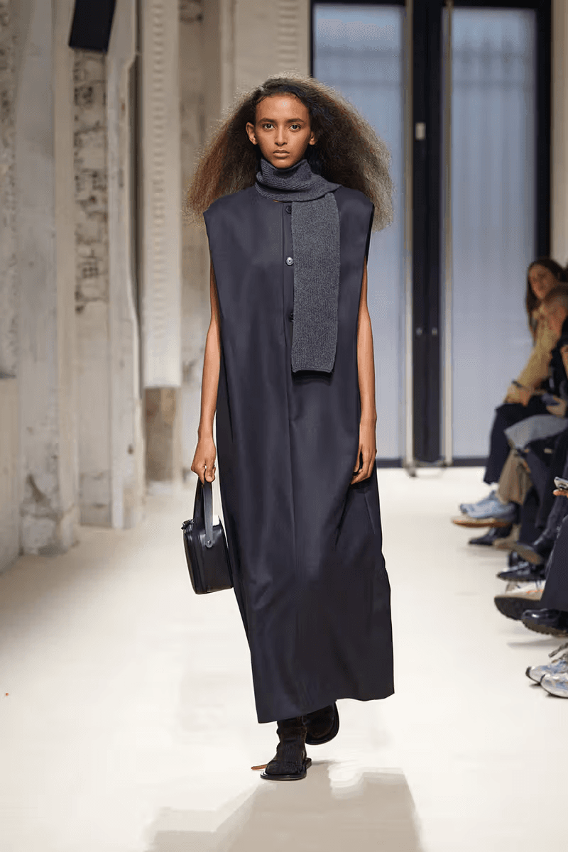 오라리 2025 FW 컬렉션 공개