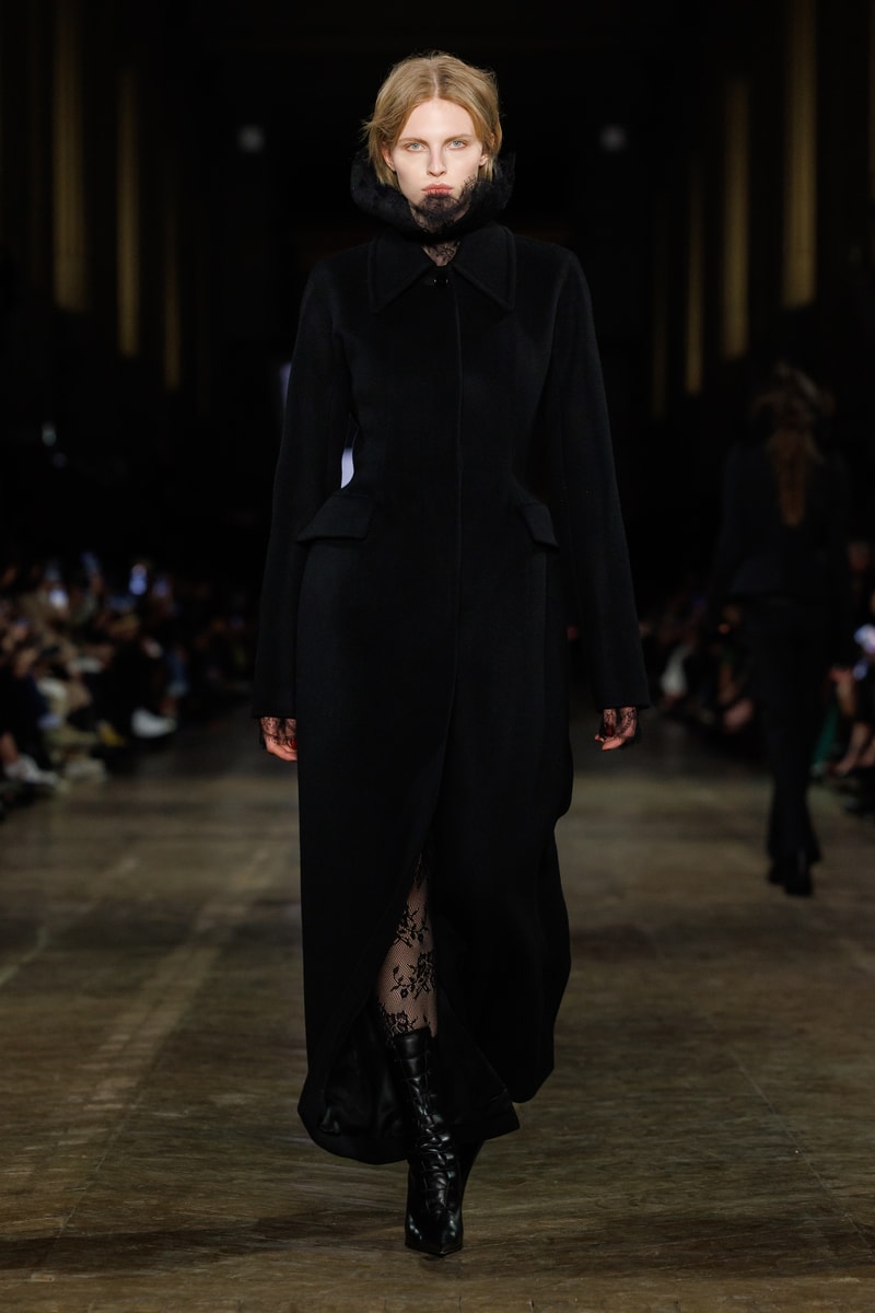 댄디즘의 재해석, 맥퀸 2025 가을, 겨울 컬렉션 alexander mcqueen 알렉산더 맥퀸