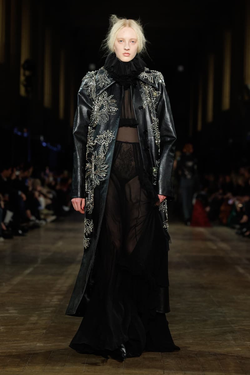 댄디즘의 재해석, 맥퀸 2025 가을, 겨울 컬렉션 alexander mcqueen 알렉산더 맥퀸