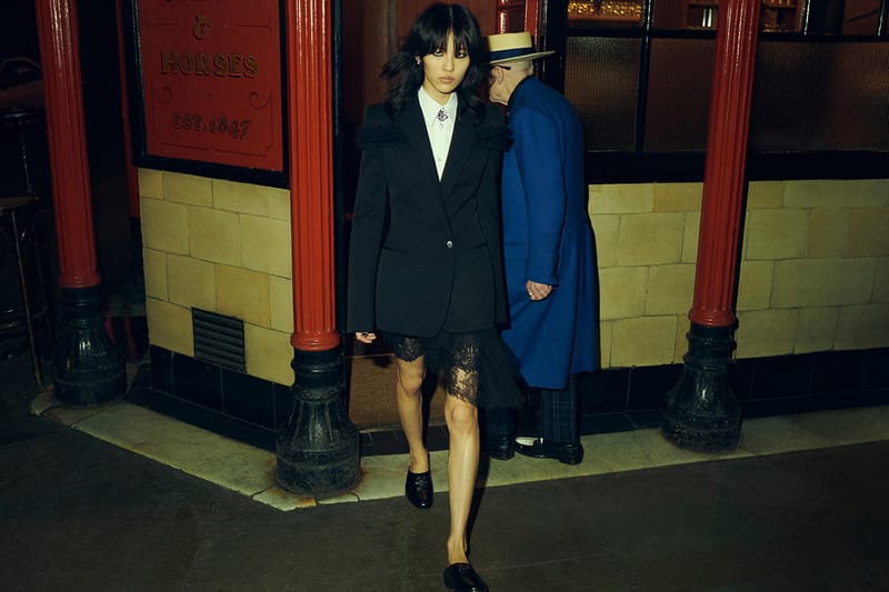 맥퀸 2025 가을, 겨울 프리 컬렉션 공개