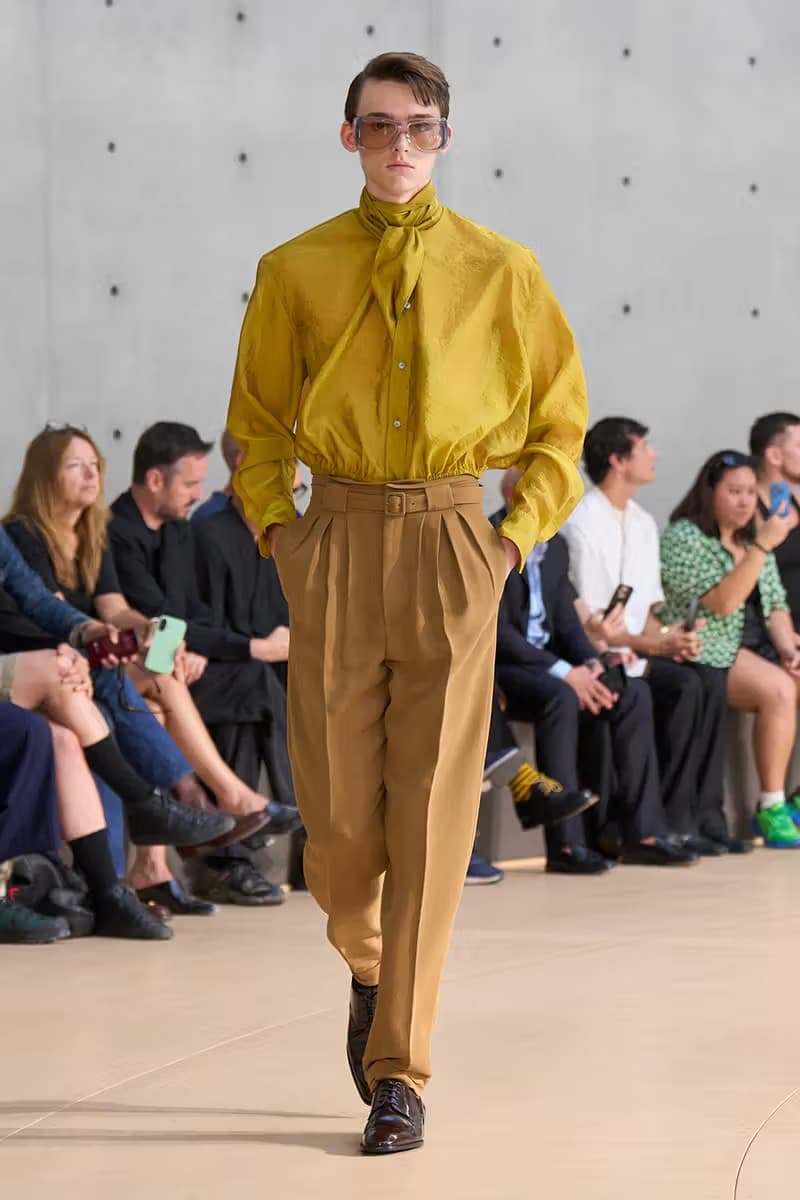 생 로랑 26 SS 남성복 컬렉션 공개