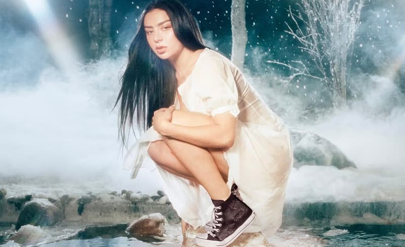 컨버스 x 찰리 XCX 협업 커스텀 척 테일러 출시 정보