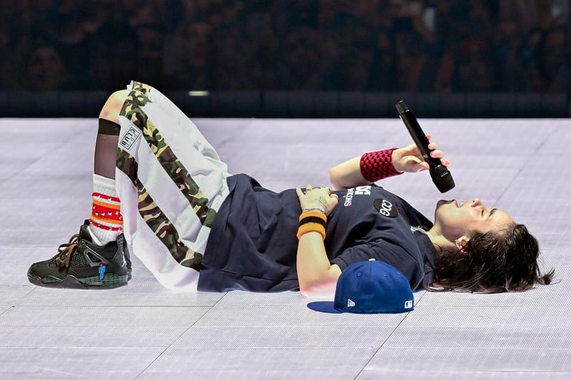 빌리 아일리시 x 에어 조던 4 커스텀 스니커 공개