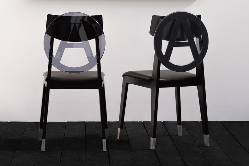 언더커버 x 텐도 목공 ‘아나키 체어’ 컬렉션 공개