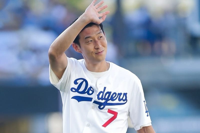 손흥민, LA 다저스 시구자로 나섰다