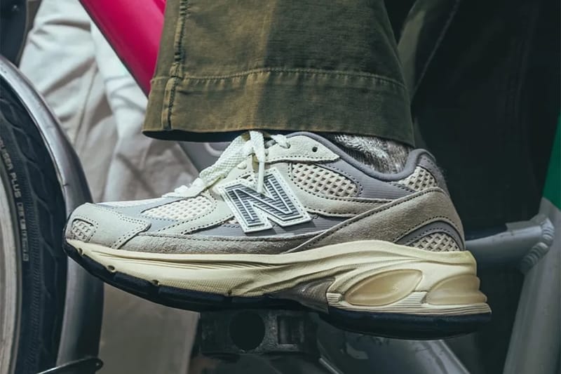 엔드 클로딩 x 뉴발란스 2010 ‘문빔’ 단독 발매