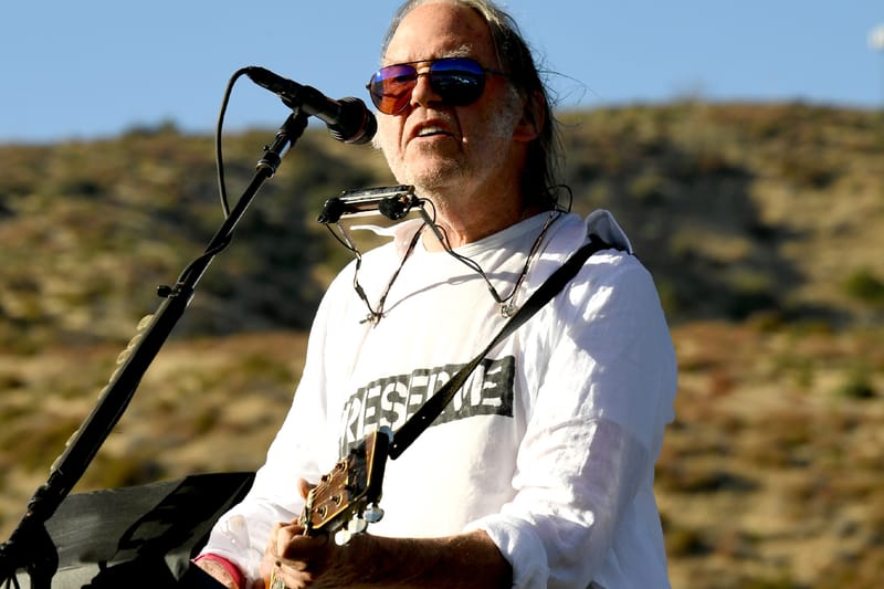 크롬 하츠, 닐 영을 상대로 상표권 소송 제기했다