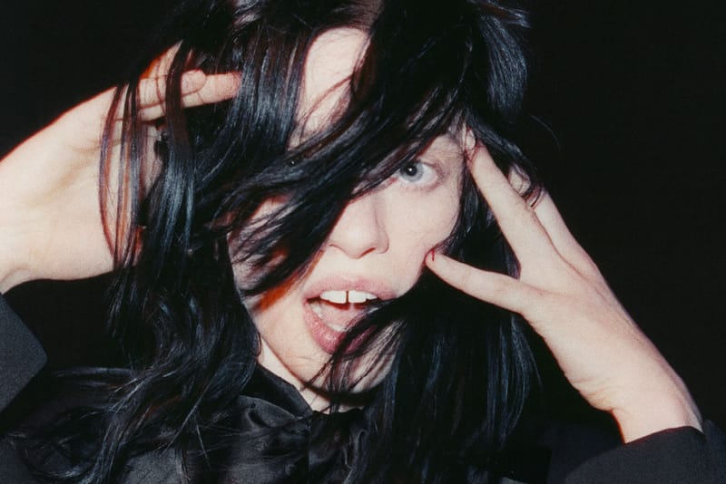 맥퀸 홀리데이 컬렉션, '전복적 파티룩'의 정수