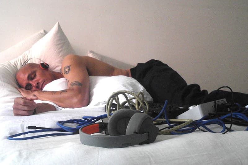 AIAIAI x 블러드 오렌지 헤드폰 공개