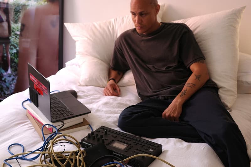 AIAIAI x 블러드 오렌지 헤드폰 공개