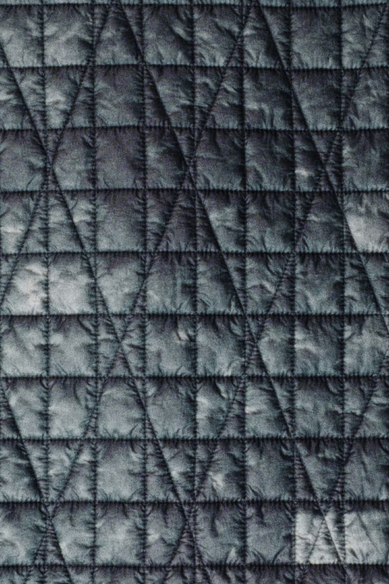 스톤 아일랜드 일본 전통 염색 기법에서 영감을 얻은 신소재 실험 공개