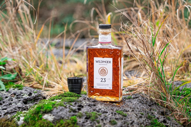 와일드무어 x 헬리녹스 ‘필드 위스키 컵’ 공개