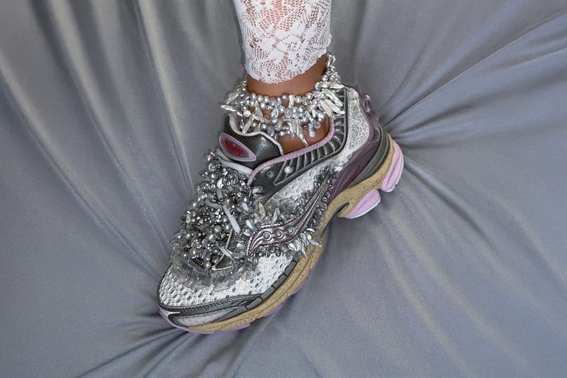 메타걸이 커스텀한 써코니 ‘Daughter of the Moon’ 공개