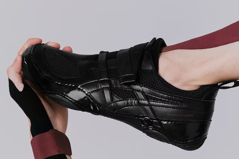 이세이 미야케 x 아식스 협업 첫 번째 스니커 공개