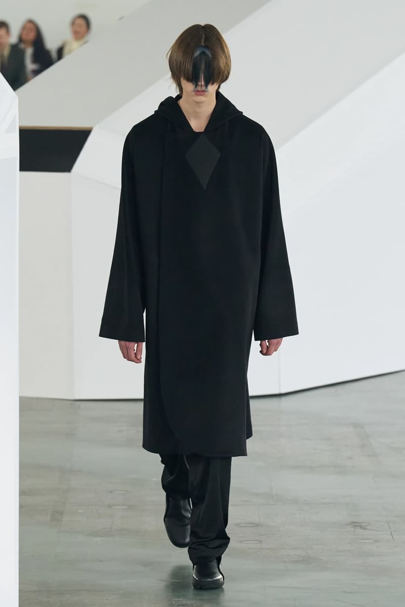 키코 코스타디노브 2026 FW 남성복 컬렉션 공개