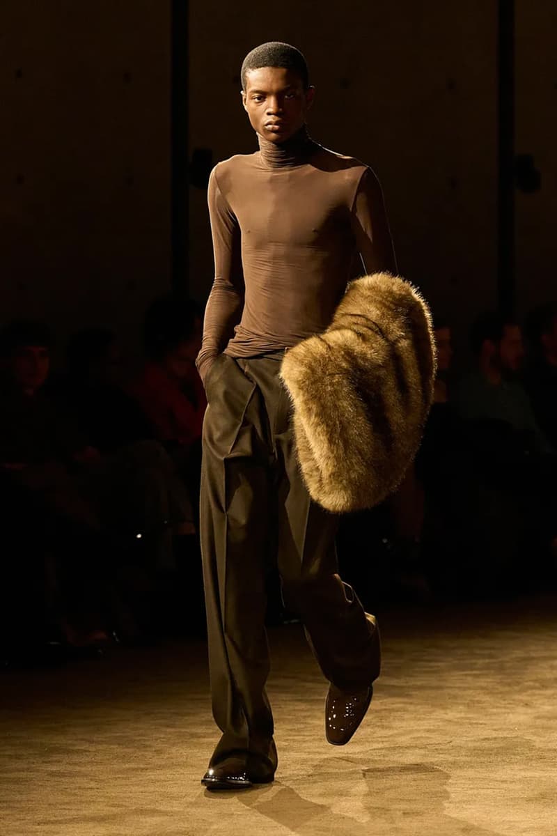 생 로랑 by 안토니 바카렐로 2026 FW 컬렉션 공개