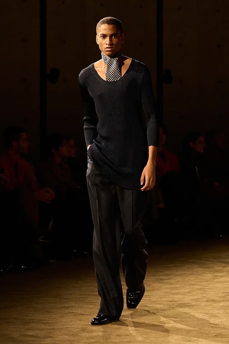 생 로랑 by 안토니 바카렐로 2026 FW 컬렉션 공개