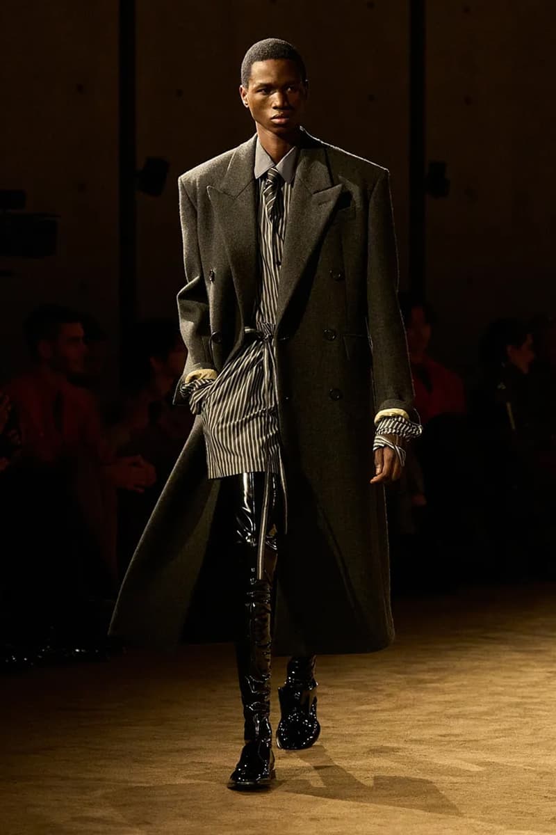 생 로랑 by 안토니 바카렐로 2026 FW 컬렉션 공개