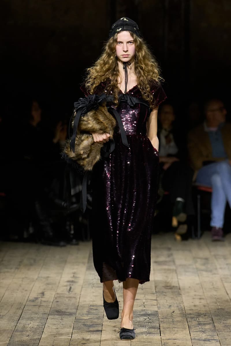 시몬 로샤 2026 가을 컬렉션 공개