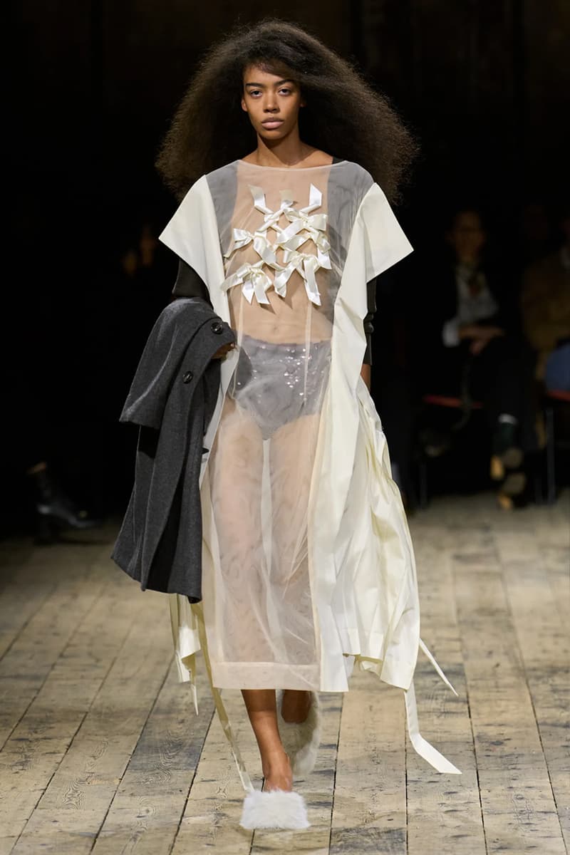 시몬 로샤 2026 가을 컬렉션 공개