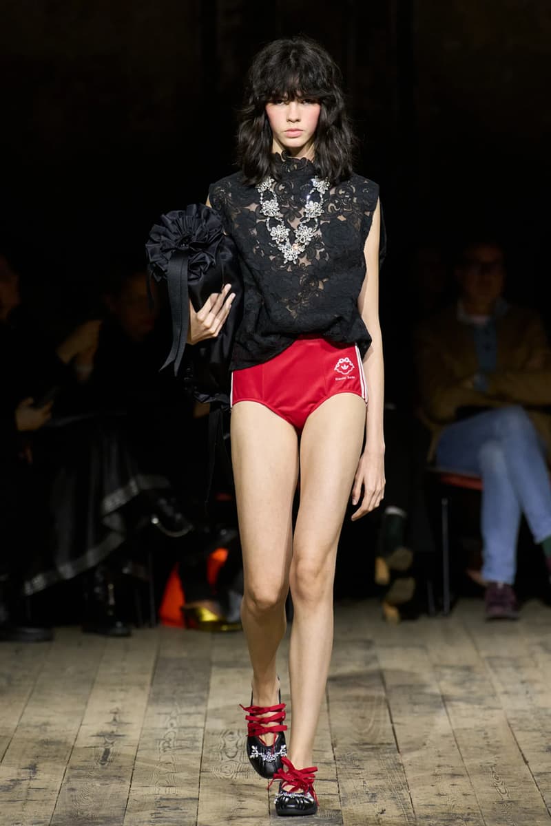 시몬 로샤 2026 가을 컬렉션 공개