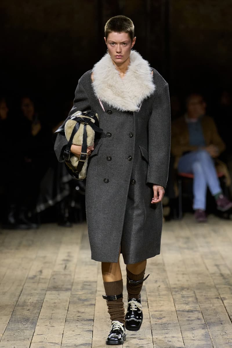 시몬 로샤 2026 가을 컬렉션 공개