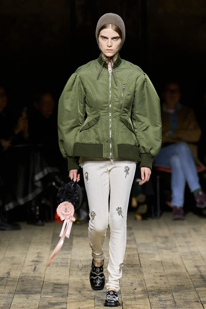 시몬 로샤 2026 가을 컬렉션 공개