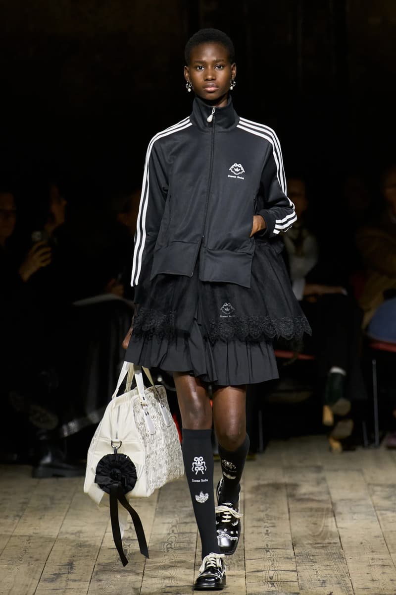 시몬 로샤 2026 가을 컬렉션 공개