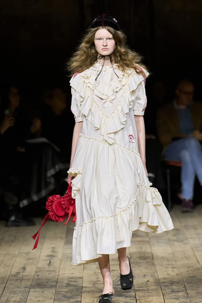 시몬 로샤 2026 가을 컬렉션 공개