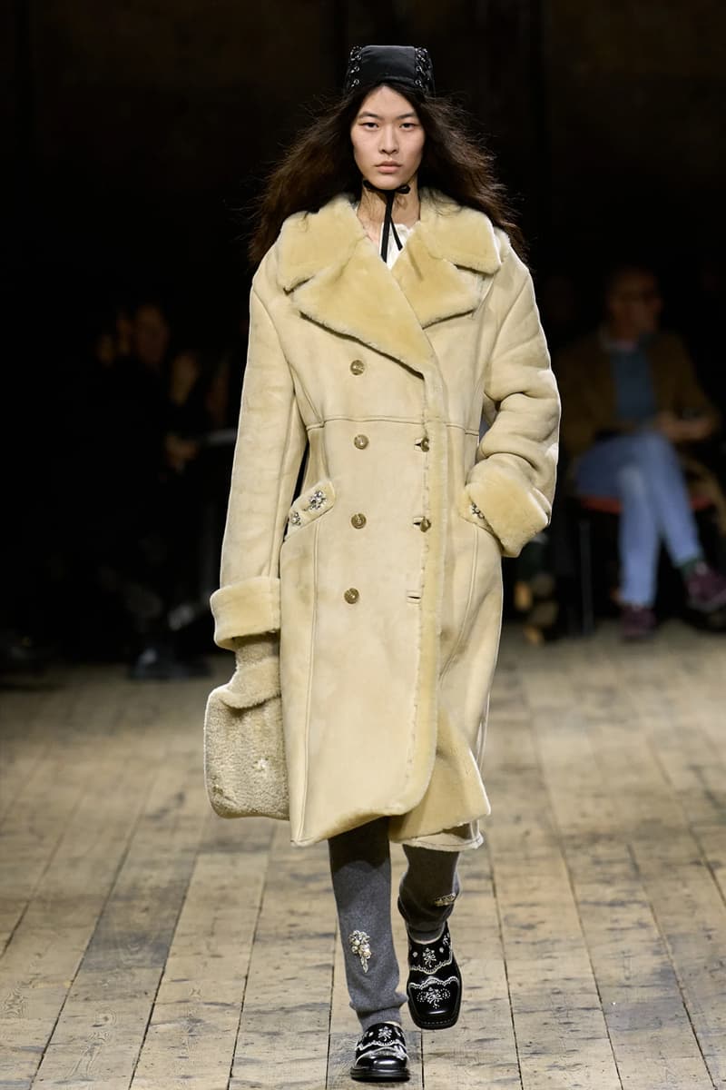 시몬 로샤 2026 가을 컬렉션 공개