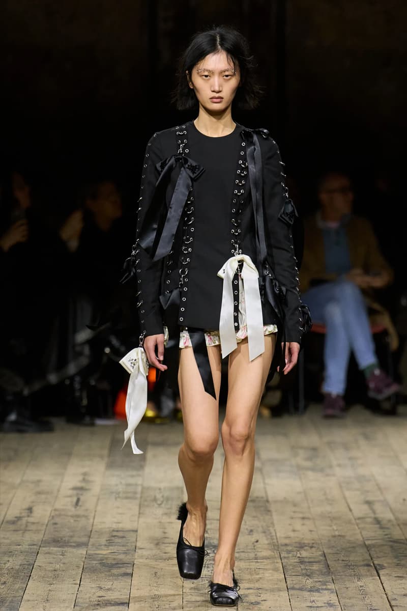 시몬 로샤 2026 가을 컬렉션 공개