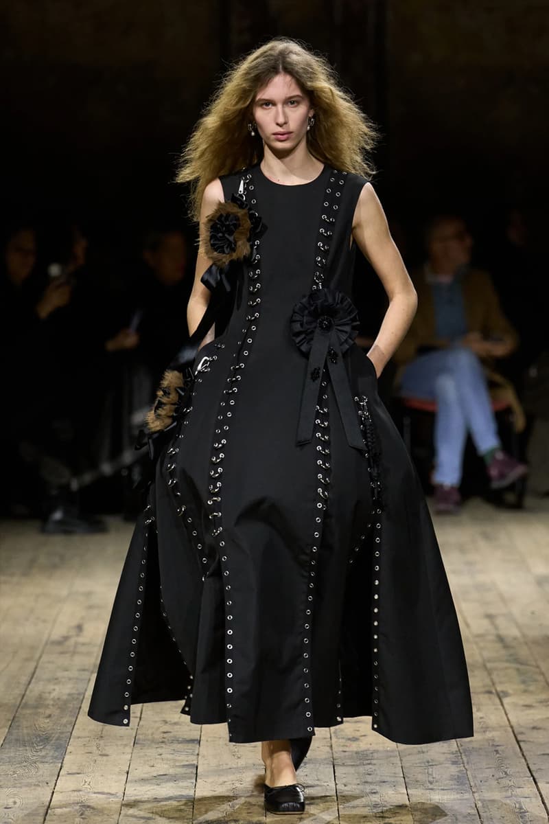 시몬 로샤 2026 가을 컬렉션 공개