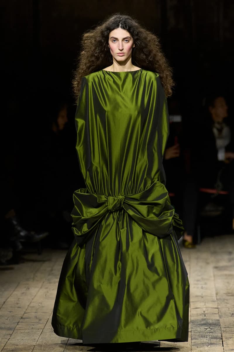 시몬 로샤 2026 가을 컬렉션 공개