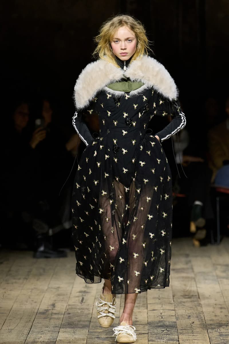 시몬 로샤 2026 가을 컬렉션 공개