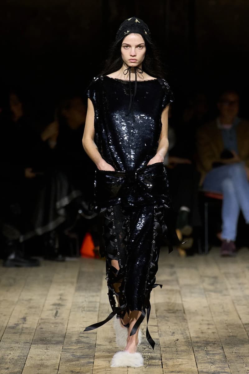 시몬 로샤 2026 가을 컬렉션 공개