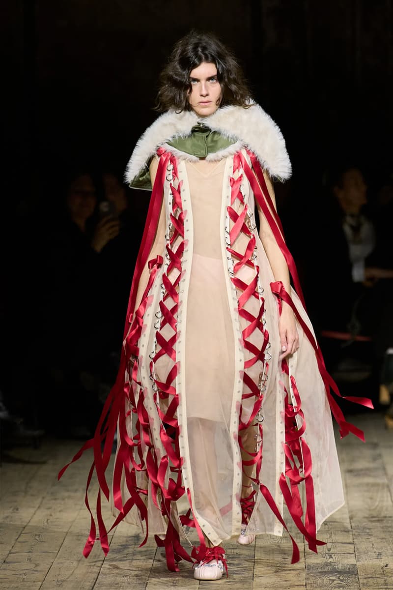 시몬 로샤 2026 가을 컬렉션 공개