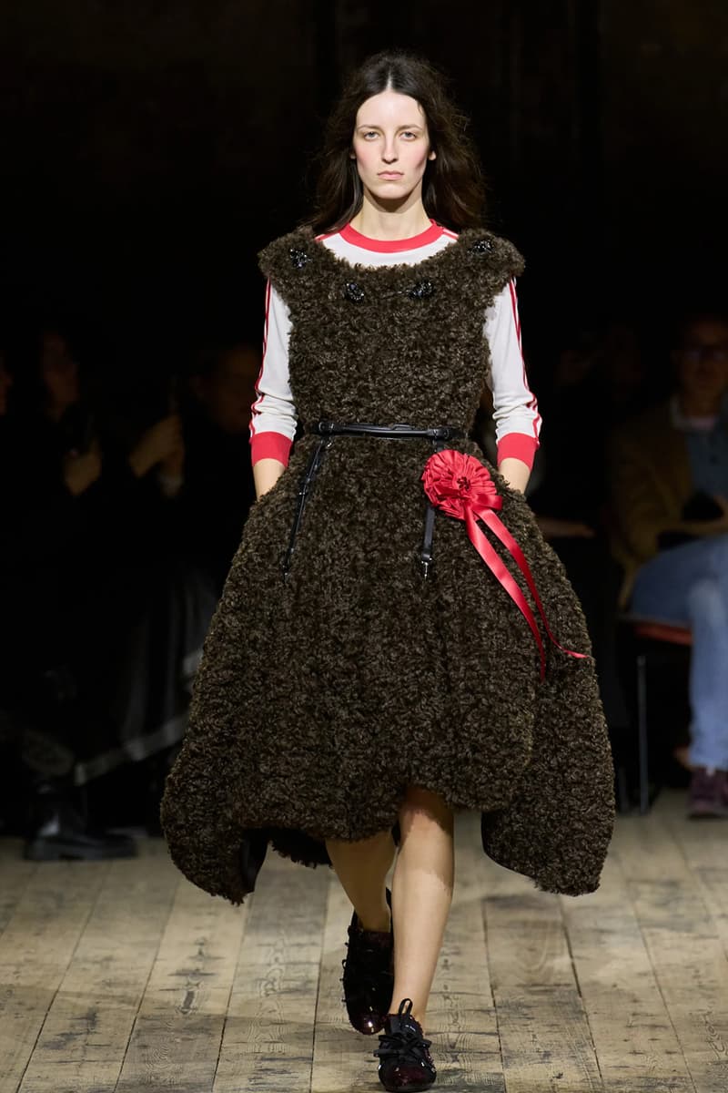 시몬 로샤 2026 가을 컬렉션 공개