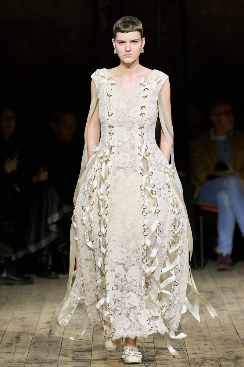 시몬 로샤 2026 가을 컬렉션 공개