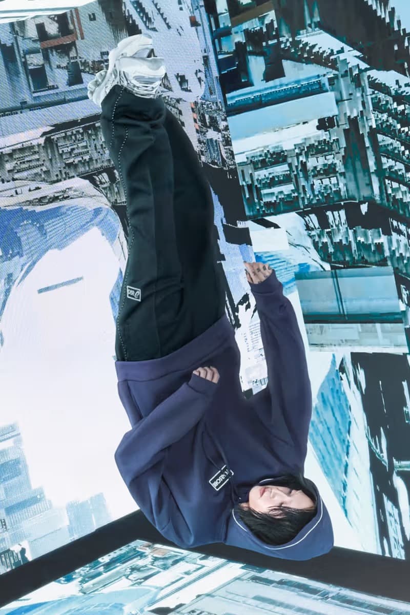 요아소비 x 아식스 젤 카야노 14 스니커 공개