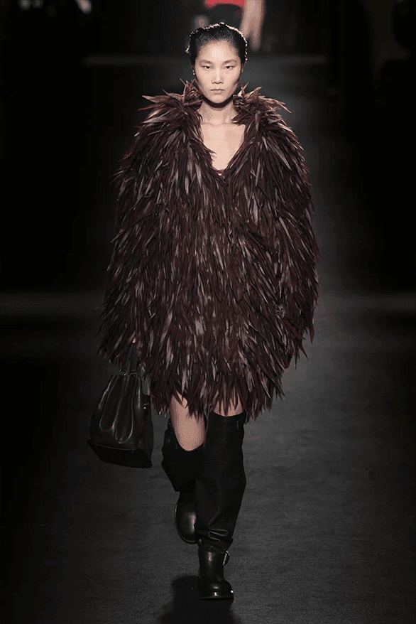 발렌시아가 FW26, 피에르 파올로 피치올리가 그려낸 ‘유포리아’적 드라마